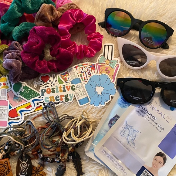 VSCO Girl Mystery Box Style Summer Bundle - Picture 4 of 4